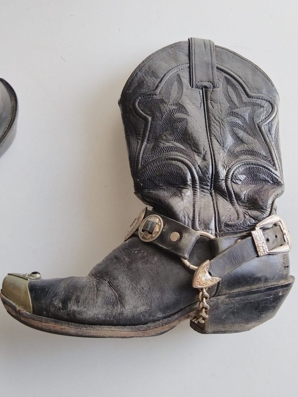 Classic Black Women's Western Cowboy Boots with Silver Toe Caps - Picture 3 of 15